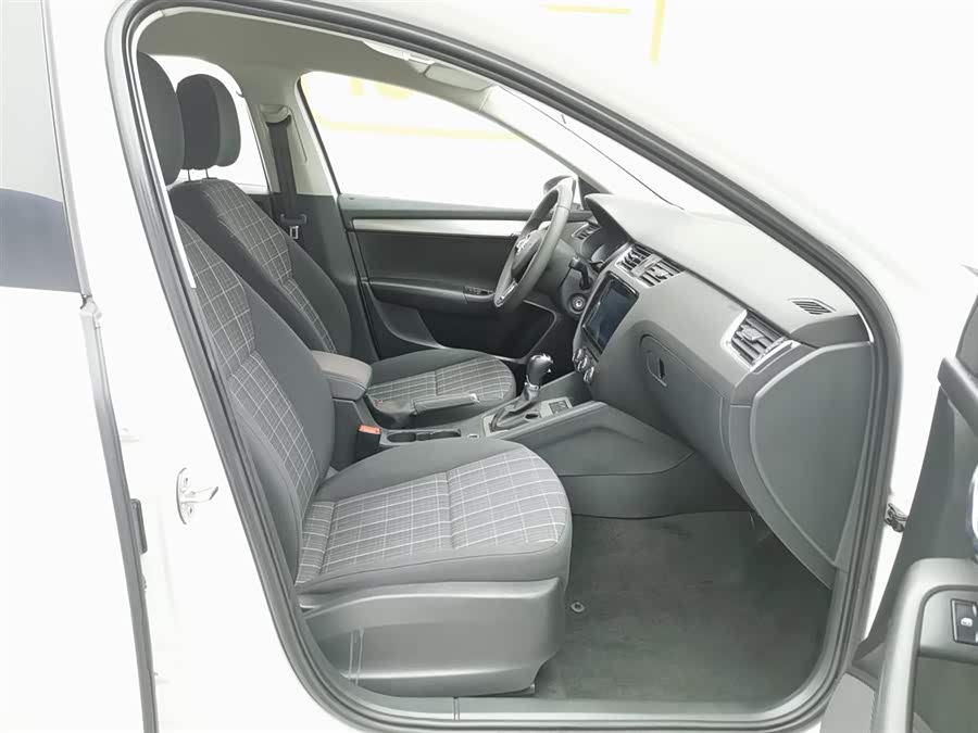 Skoda Octavia 2020 car image #24