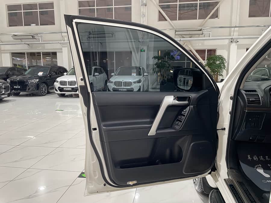 Toyota Land Cruiser Prado 2020 #24 Toyota Land Cruiser Prado 2020 car image #24