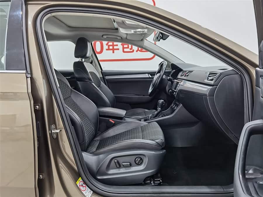 Skoda Superb 2016 car image #24