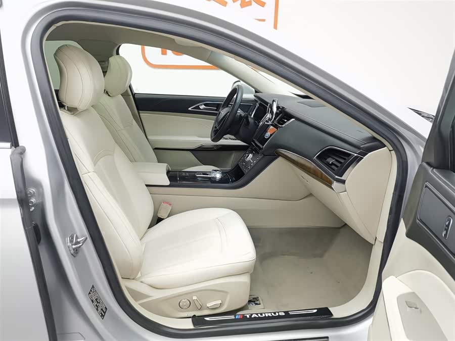 Ford Taurus 2017 car image #24