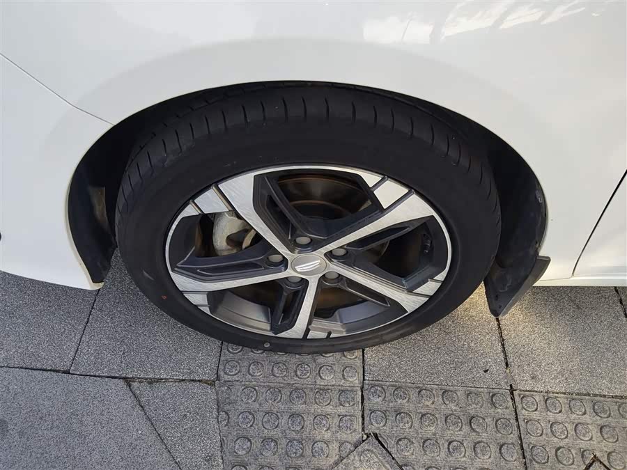 GEELY Emgrand L 2022 immagine di auto #24