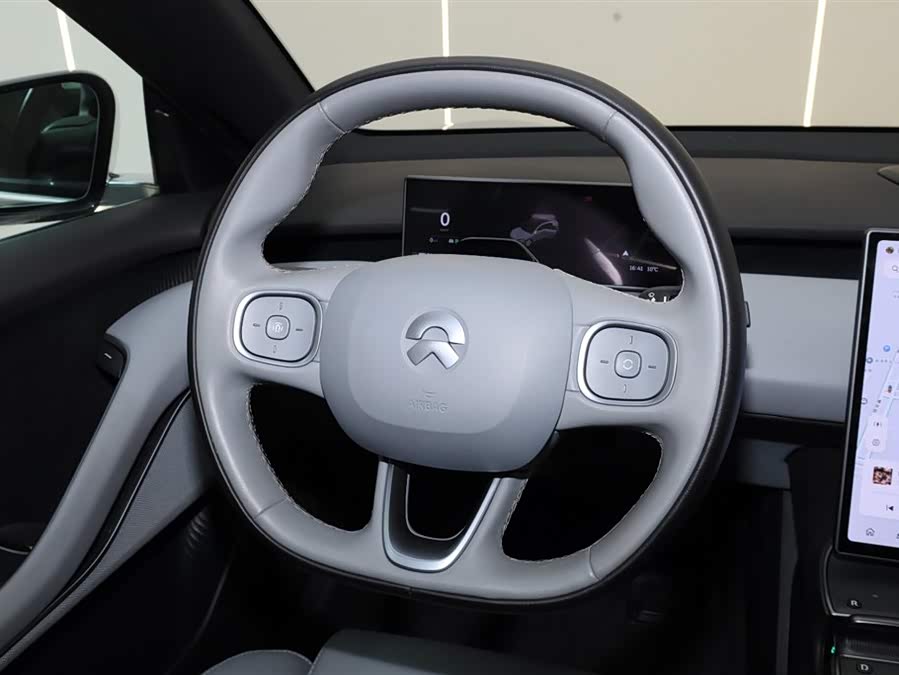 NIO ET5 2024 car image #24