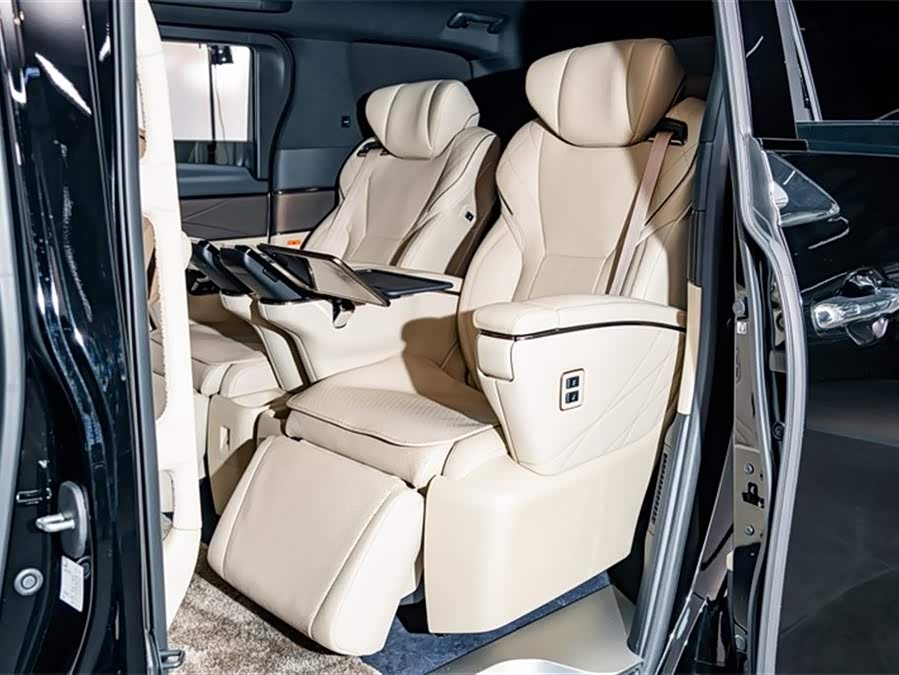 Toyota Alphard 2025 car image #24