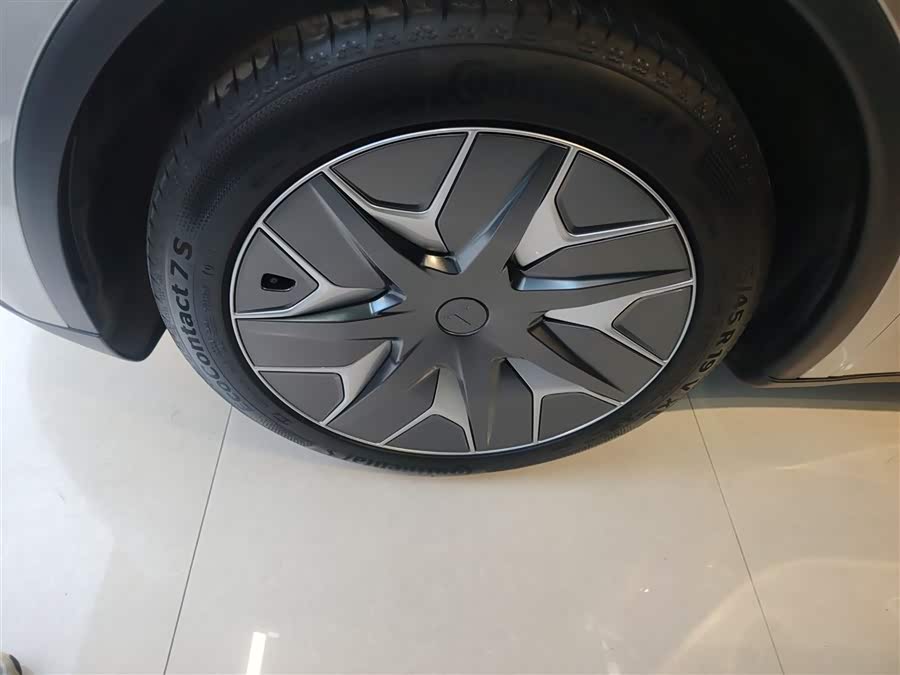 特斯拉 Model Y L 2025 汽车图片 #24