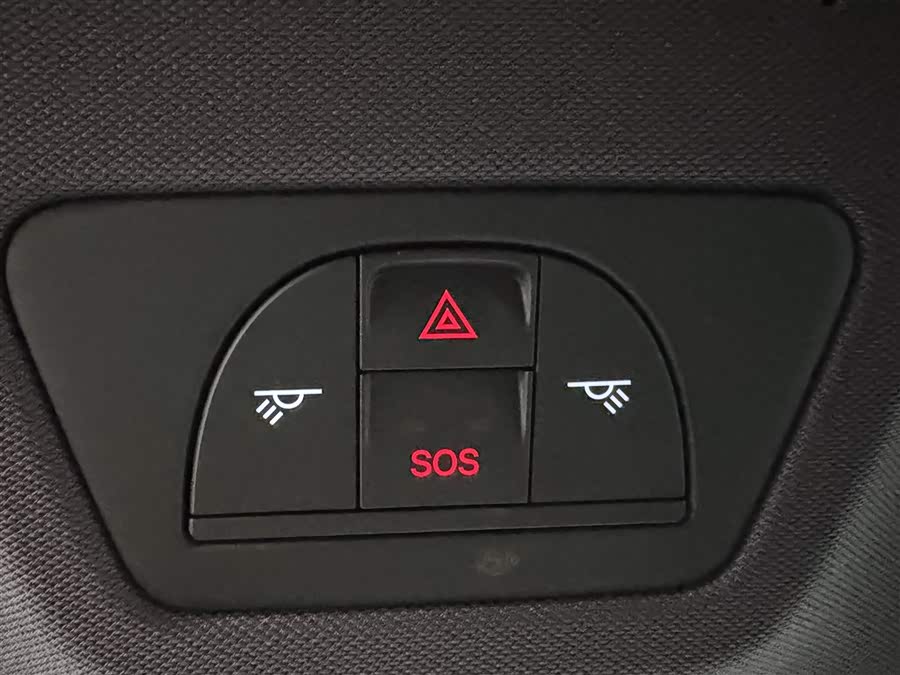 阿维塔 阿维塔06 2025 汽车图片 #24