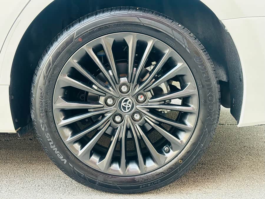 Toyota Avalon 2023 car image #24