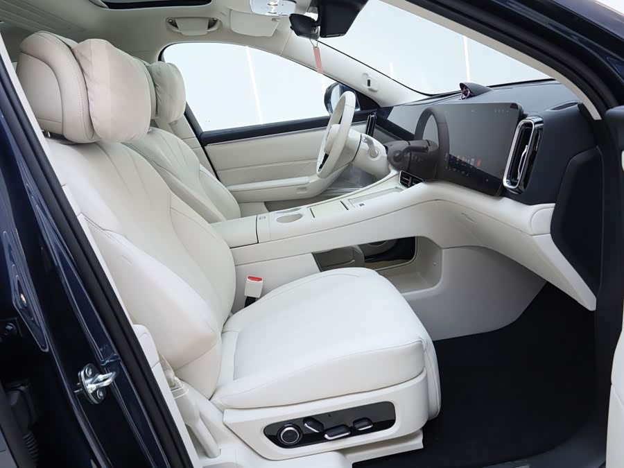 2025 car image #24