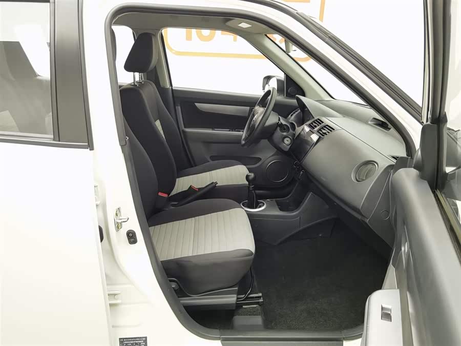 Suzuki Swift 2015 car image #24