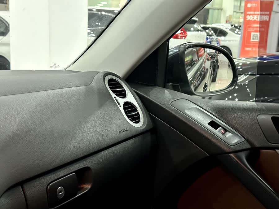Volkswagen Tiguan 2014 car image #24