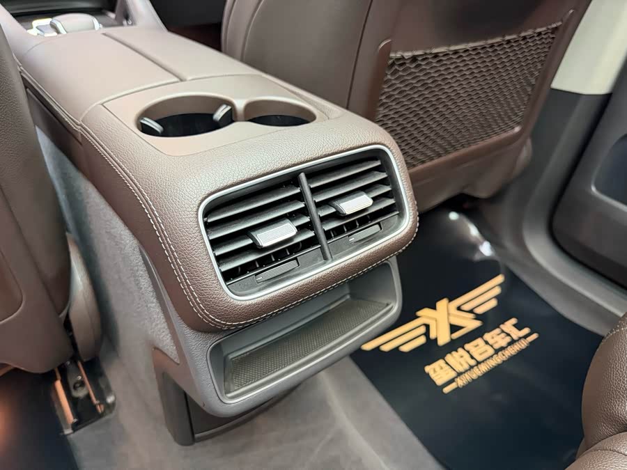 Mercedes-Benz GLE Class 2020 car image #24