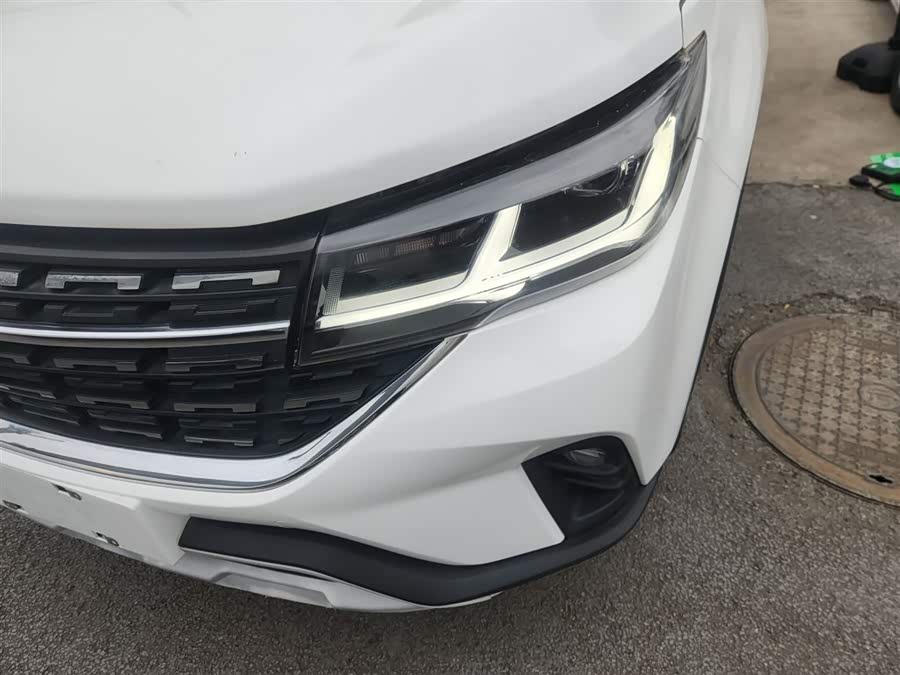 Forthing T5 2019 #24 Forthing T5 2019 صورة سيارة #24