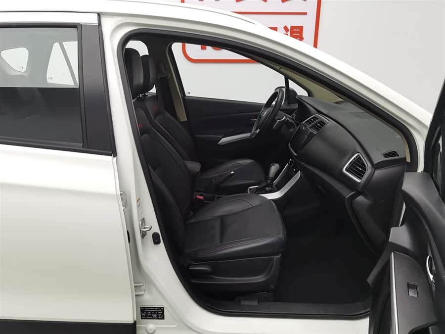 Suzuki S-Cross 2015 صورة سيارة #24