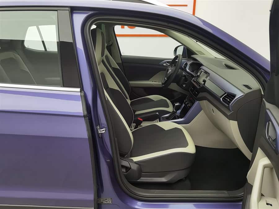Volkswagen T-Cross 2019 car image #24