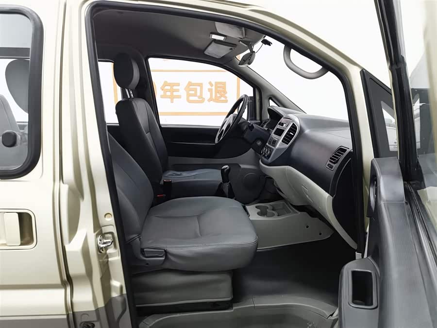 Forthing Lingzhi 2019 #24 Forthing Lingzhi 2019 car image #24