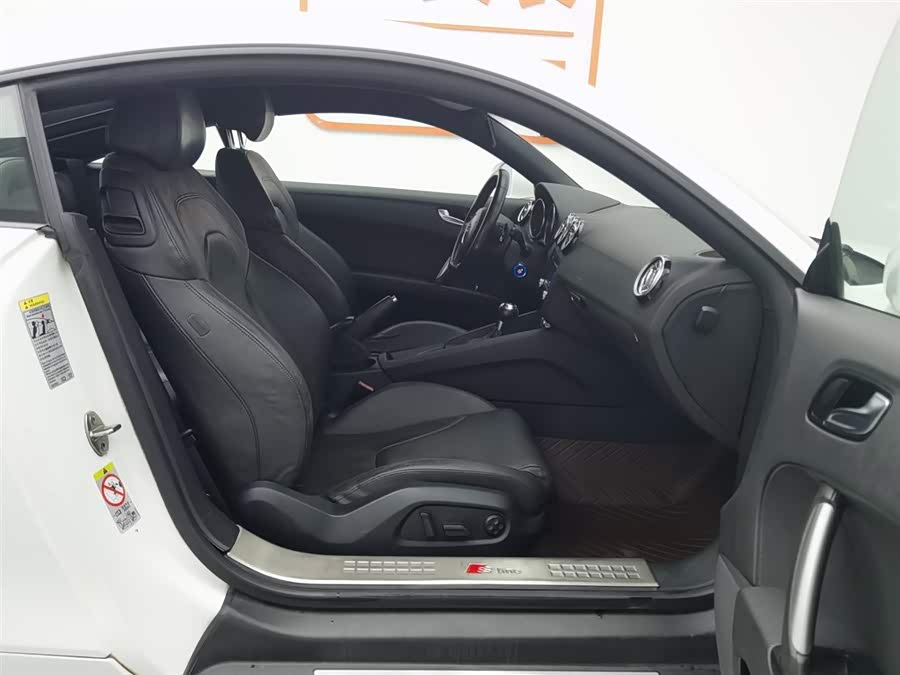 Audi TT 2011 car image #24