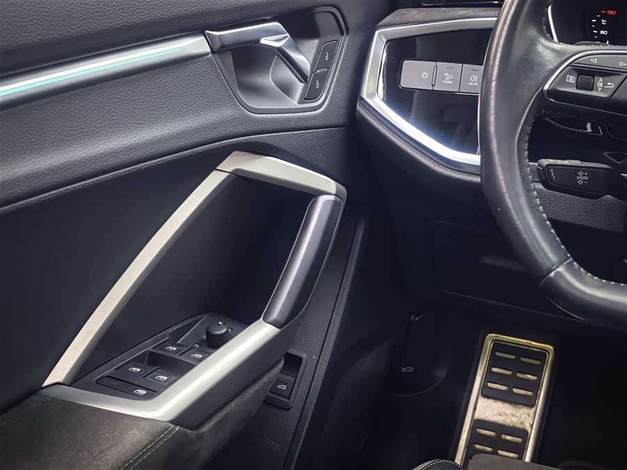 Audi Q3 2021 immagine di auto #24