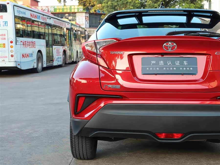 Toyota C-HR 2018 car image #24