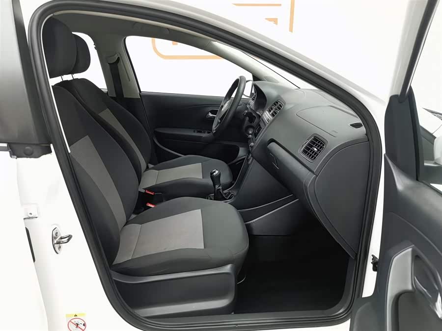Volkswagen Polo 2014 car image #24
