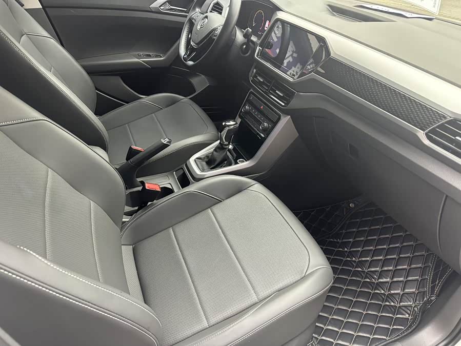 Volkswagen T-Cross 2020 #24 Volkswagen T-Cross 2020 car image #24