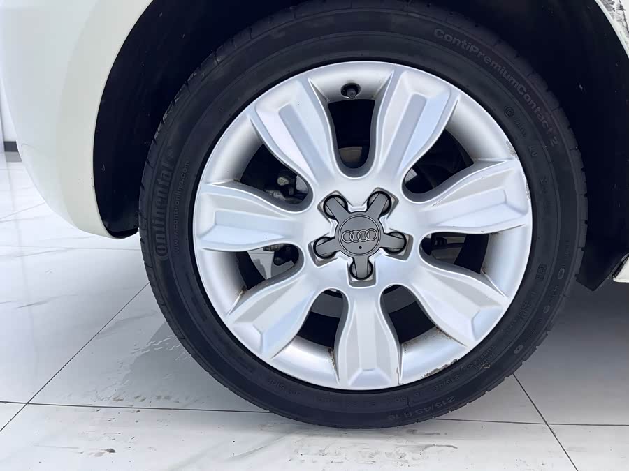 Audi A1 2015 car image #24