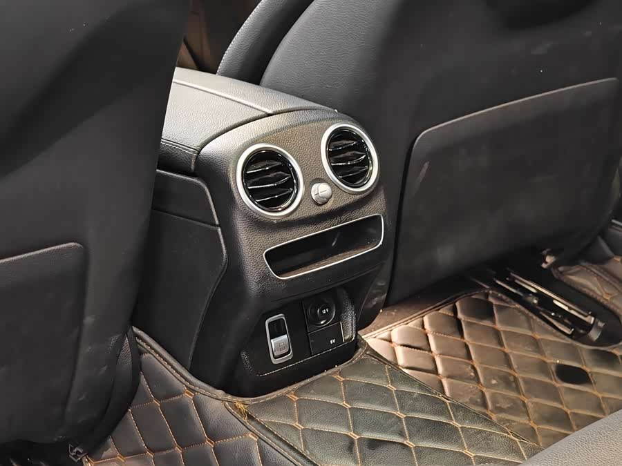 Mercedes-Benz C Class 2020 car image #24