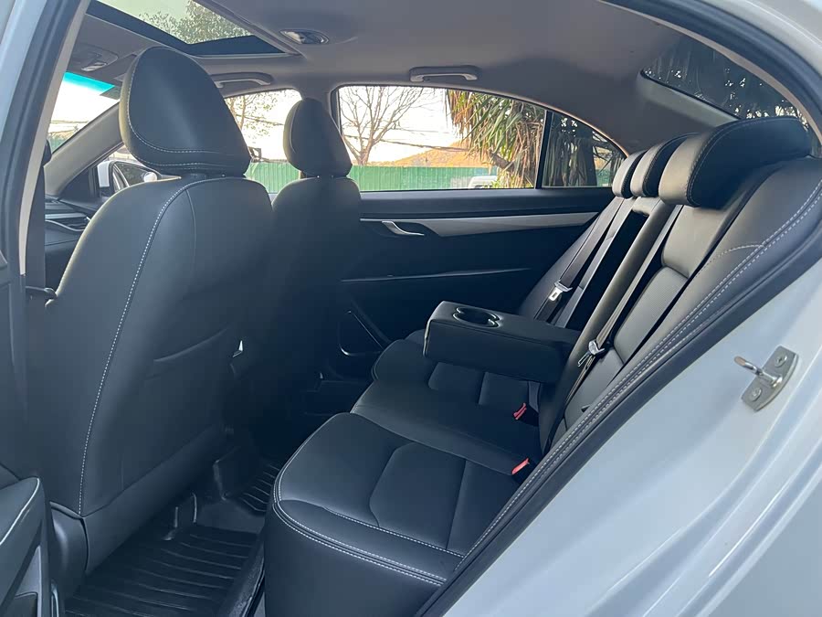 GEELY Emgrand 2018 car image #24