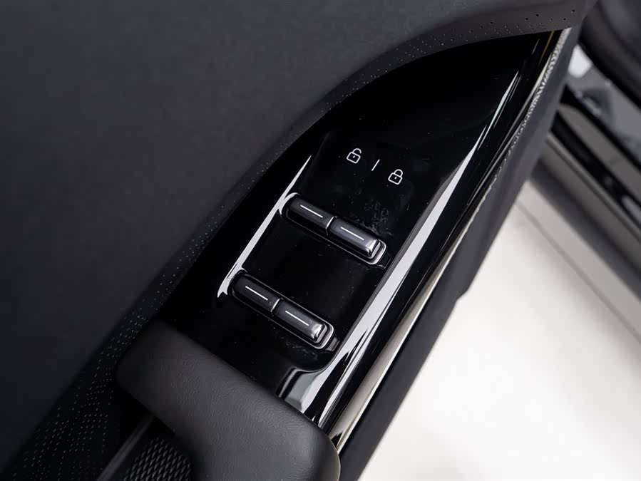 Zeekr 7X 2024 car image #24