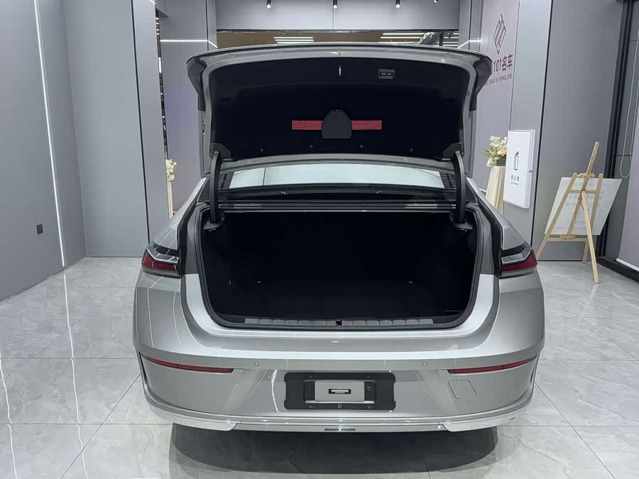 BMW i7 2023 изображение автомобиля #24