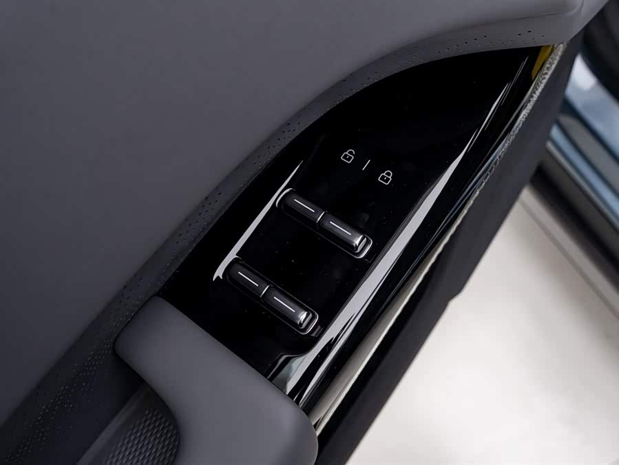 Zeekr 7X 2024 car image #24