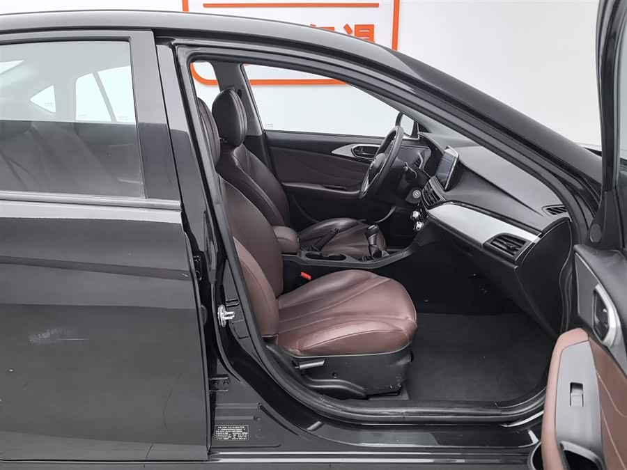 Soueast A5 Wing Dance 2019 car image #24