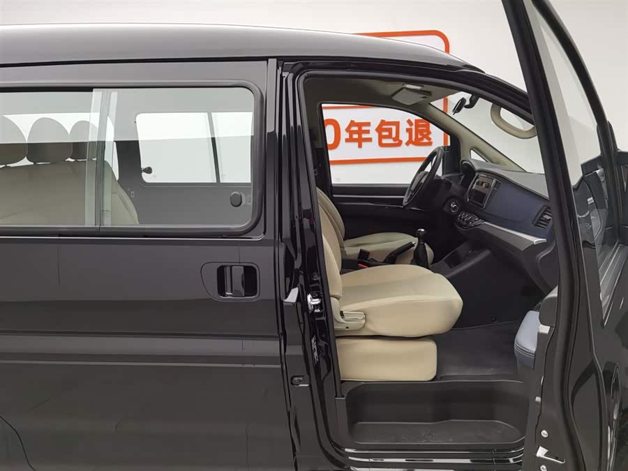 Forthing Lingzhi 2025 #24 Forthing Lingzhi 2025 car image #24