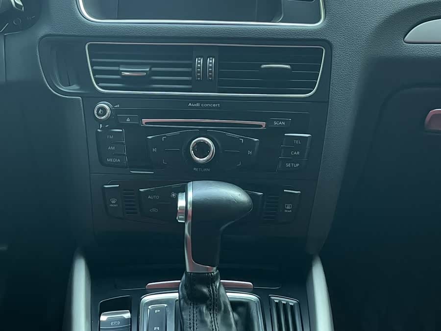 Audi Q5 2015 car image #24