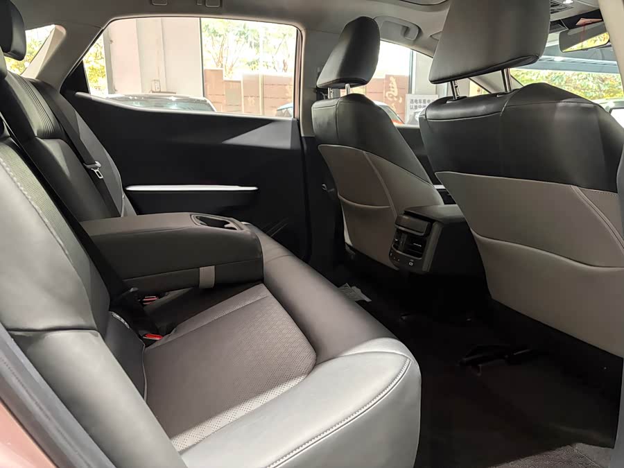 Toyota bZ3 2023 صورة سيارة #24