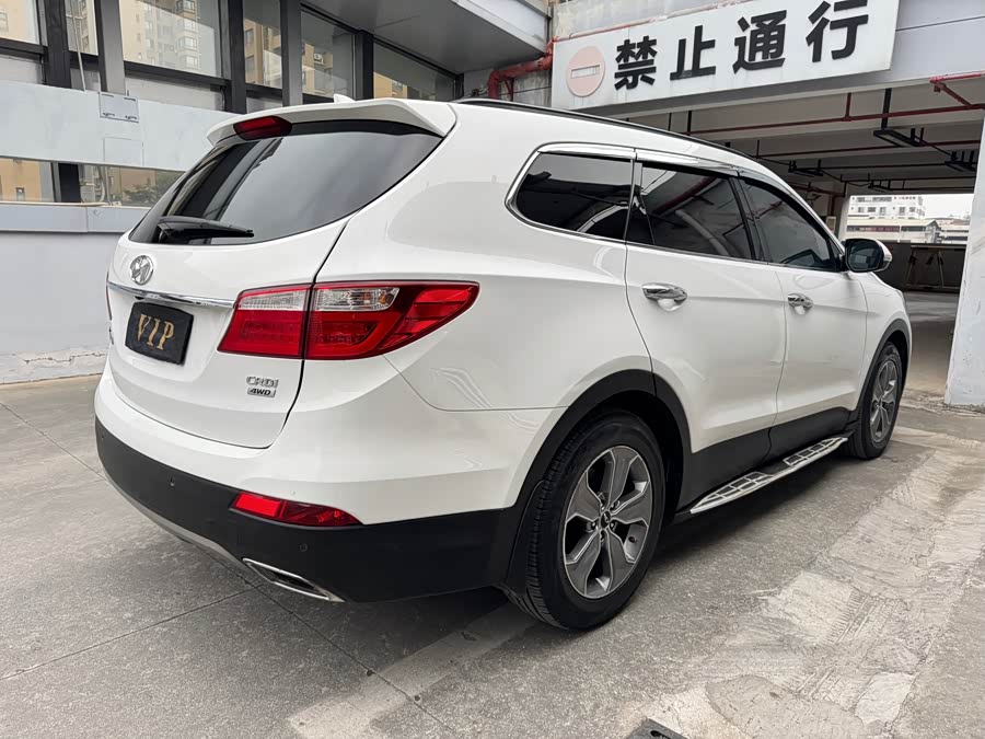 Hyundai Grand Santa Fe 2015 car image #24