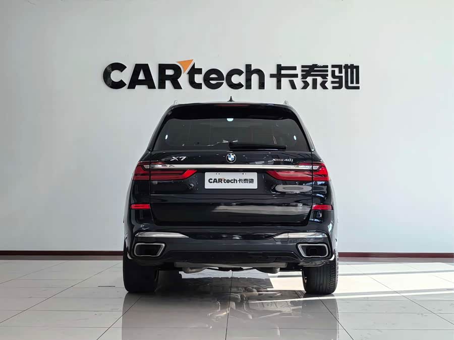 BMW X7 2021 car image #24