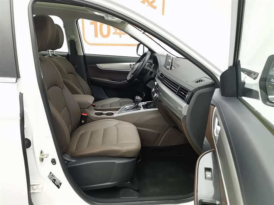 Forthing JOYEAR X5 2017 صورة سيارة #24