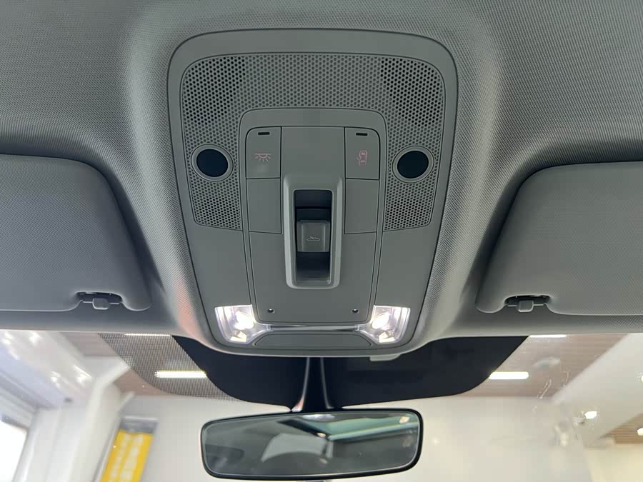 Audi Q2L e-tron 2021 immagine di auto #24