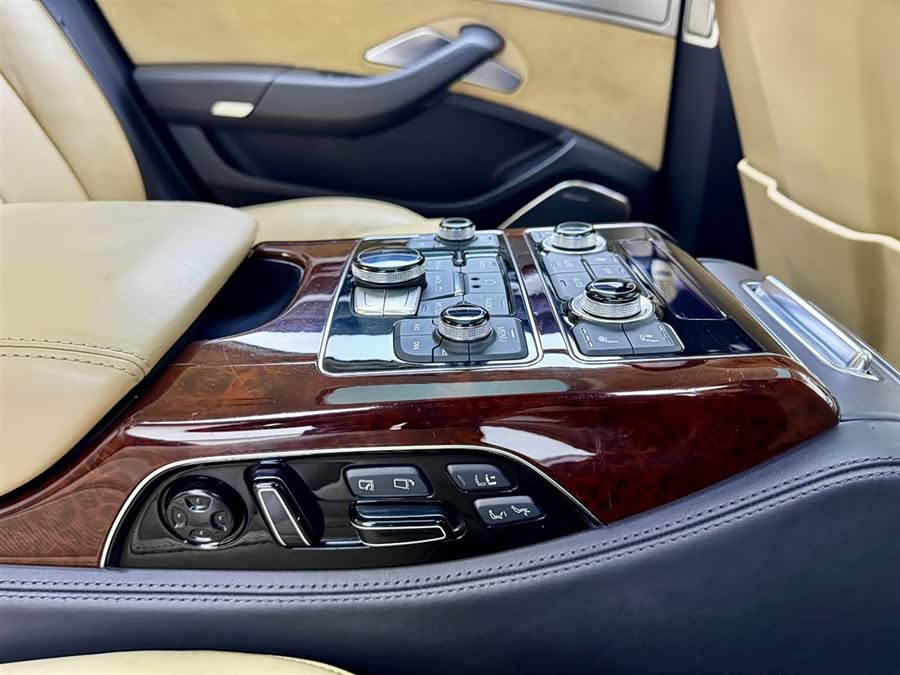 Audi A8 2012 imagen de coche #24