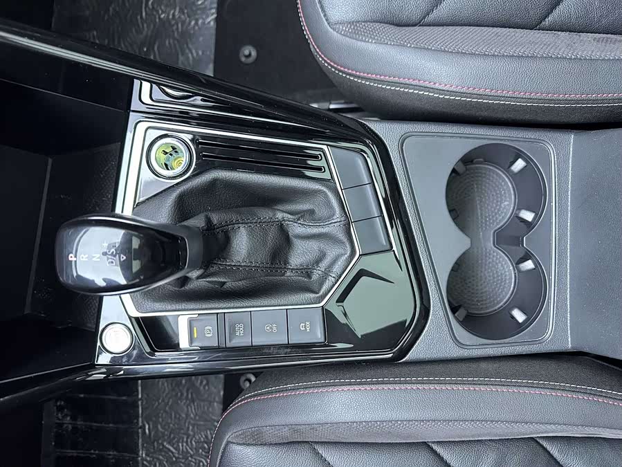 Volkswagen Tayron 2022 immagine di auto #24