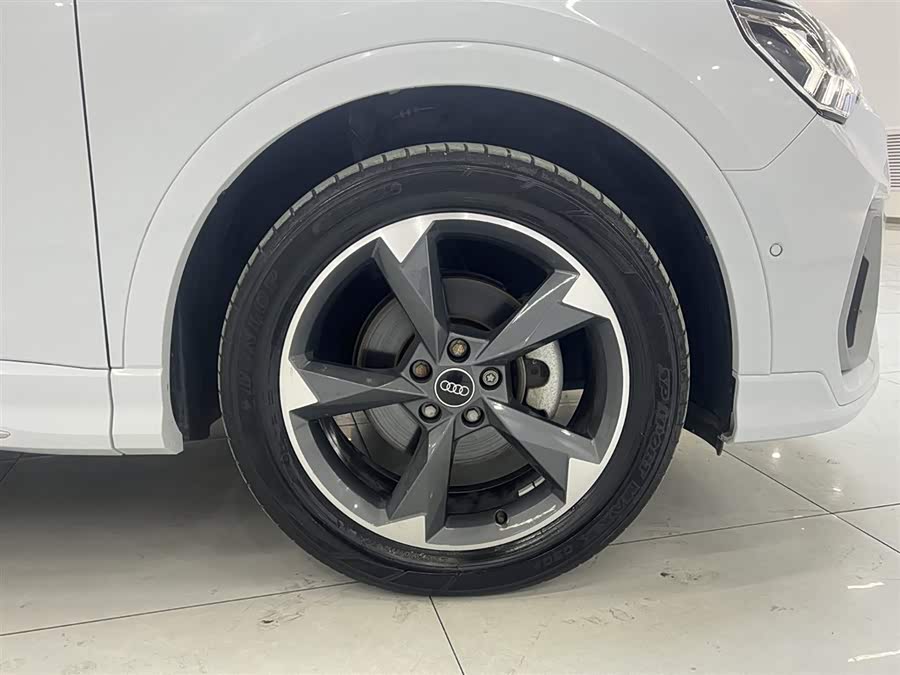Audi Q3 2021 car image #24
