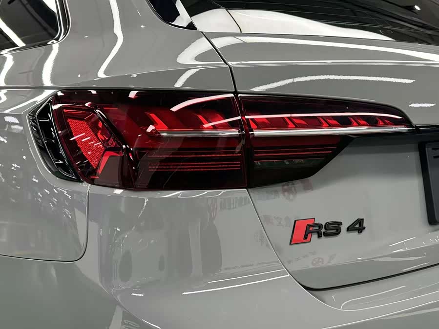 Audi RS 4 2021 car image #24