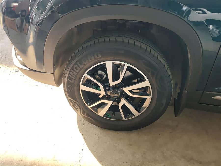 Forthing T5 2023 #24 Forthing T5 2023 صورة سيارة #24