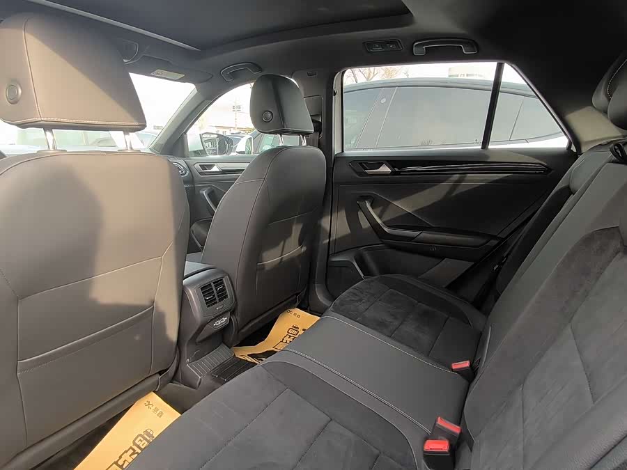 Volkswagen T-Roc 2019 car image #24