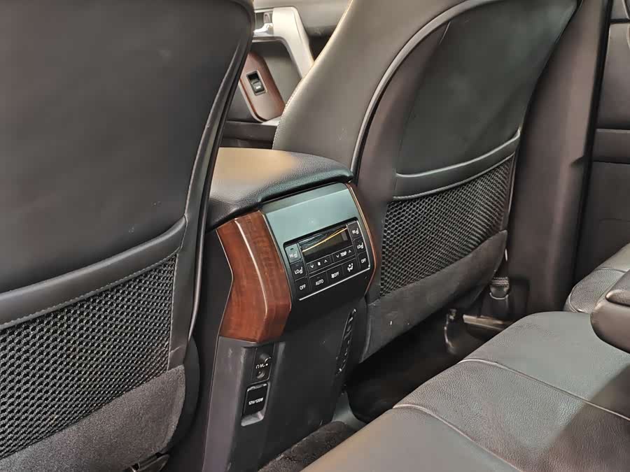 Toyota Land Cruiser Prado 2017 car image #24