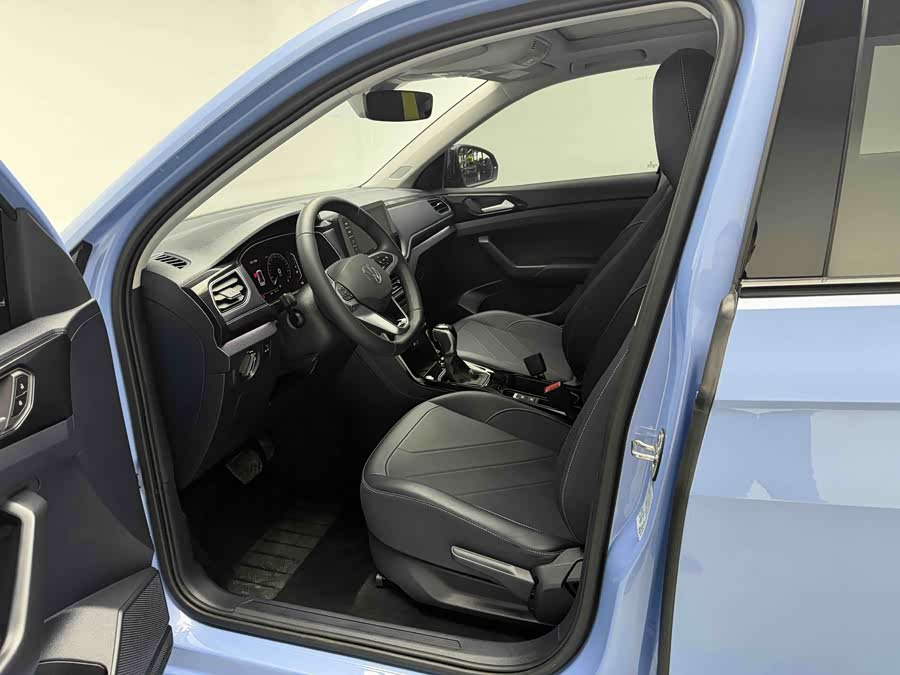 Volkswagen Tharu 2024 car image #24
