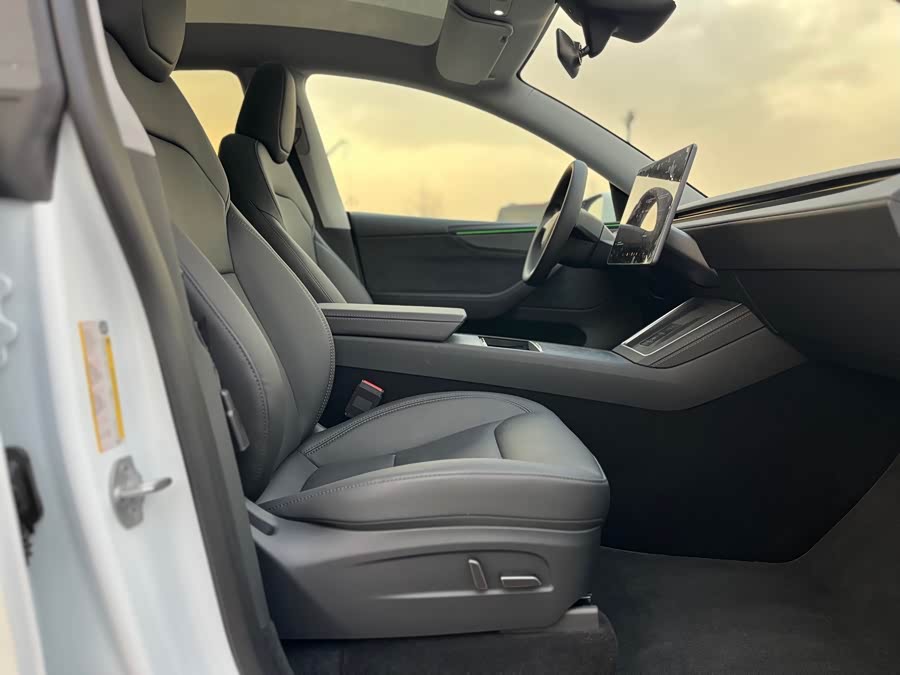 Tesla Model Y 2025 #24 Tesla Model Y 2025 car image #24