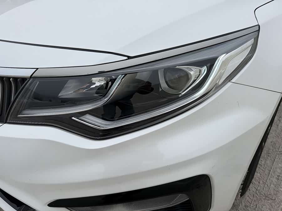 Kia K5 2019 car image #24