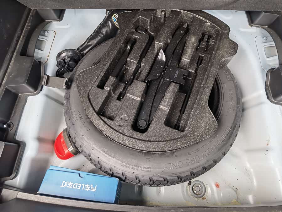 GEELY Coolray 2023 car image #24
