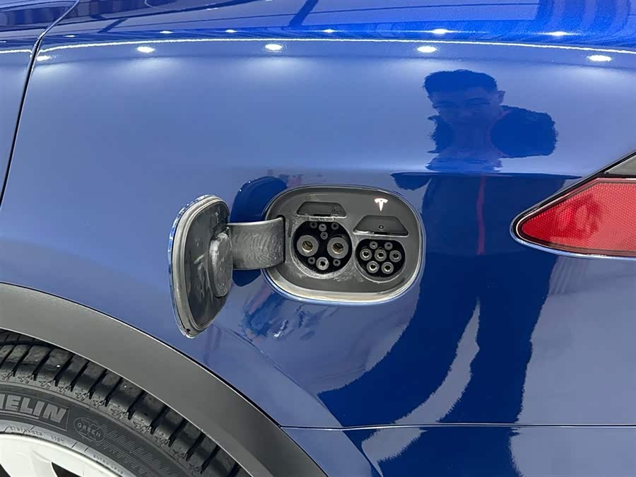 Tesla Model X 2018 car image #24