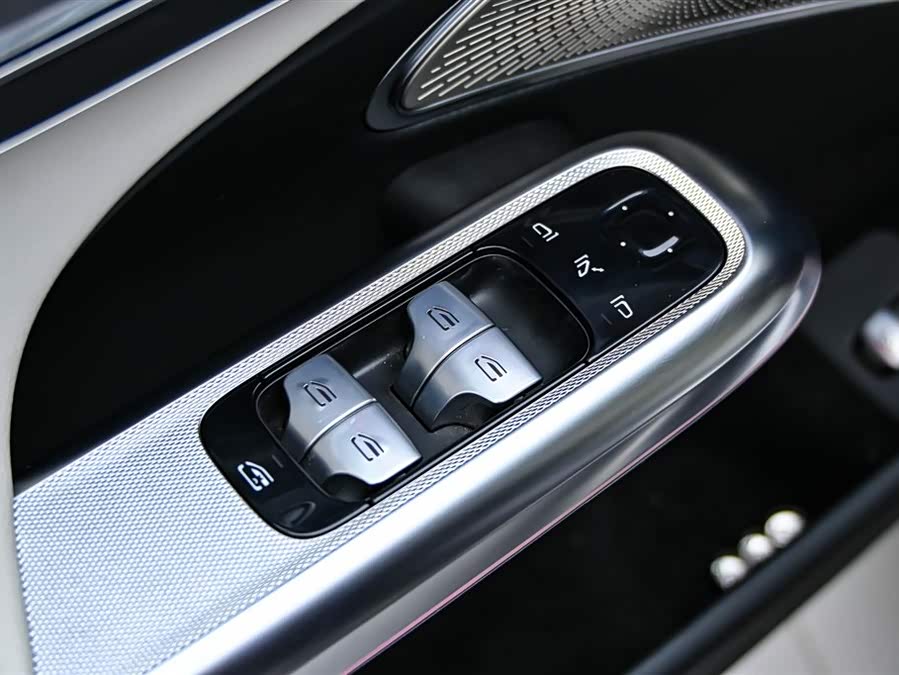 Mercedes-Benz E Class 2023 car image #24